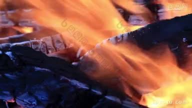 火盆里的火为烧烤取暖
